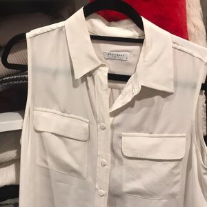 Sleeveless Equipment shirt